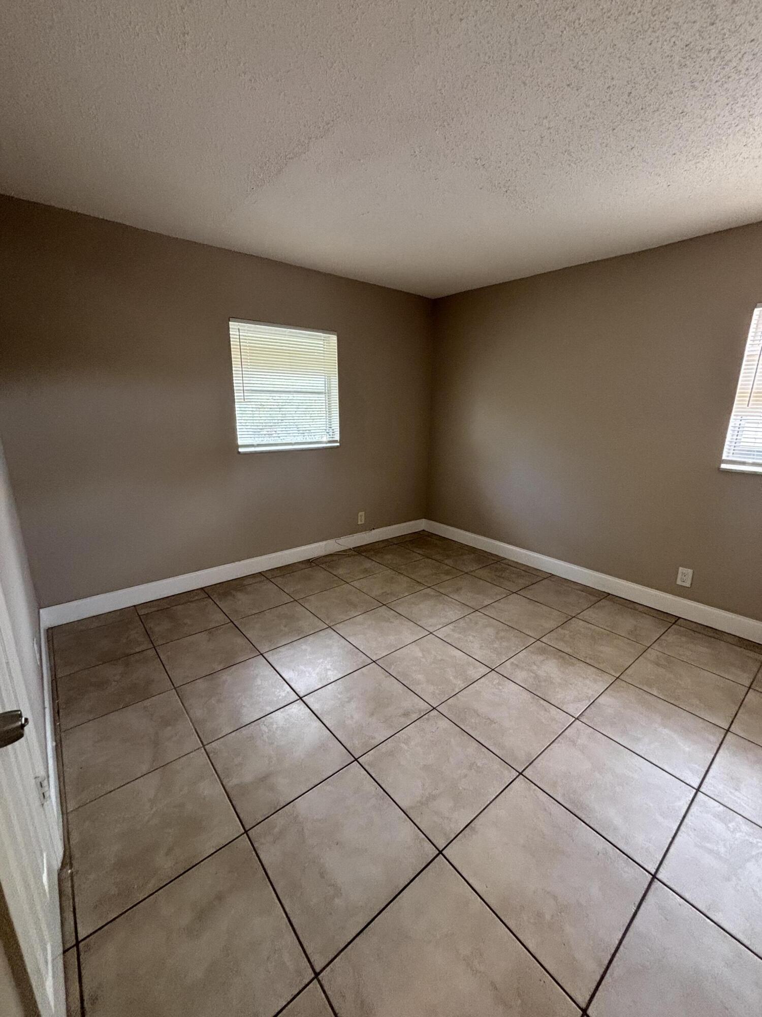 1550 NW 15TH Street # 8 — Photo 5