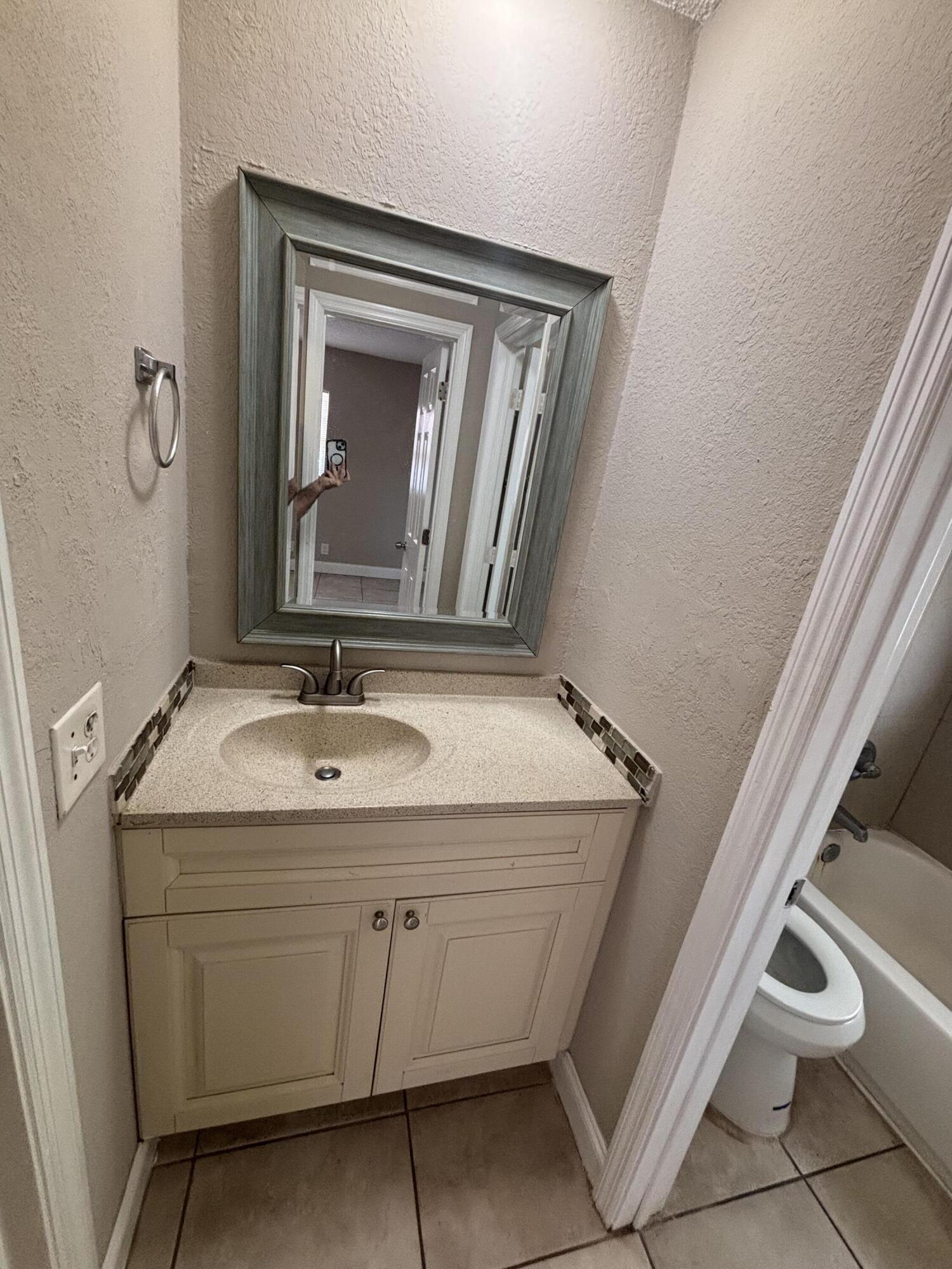 1550 NW 15TH Street # 8 — Photo 3