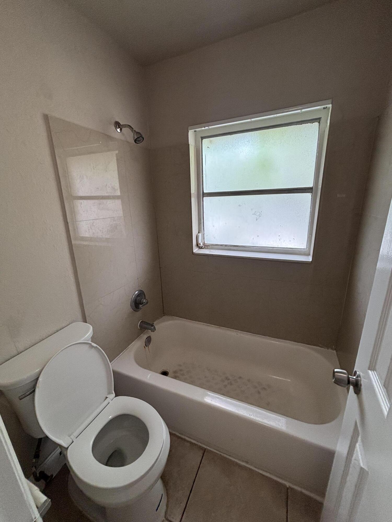 1550 NW 15TH Street # 8 — Photo 2