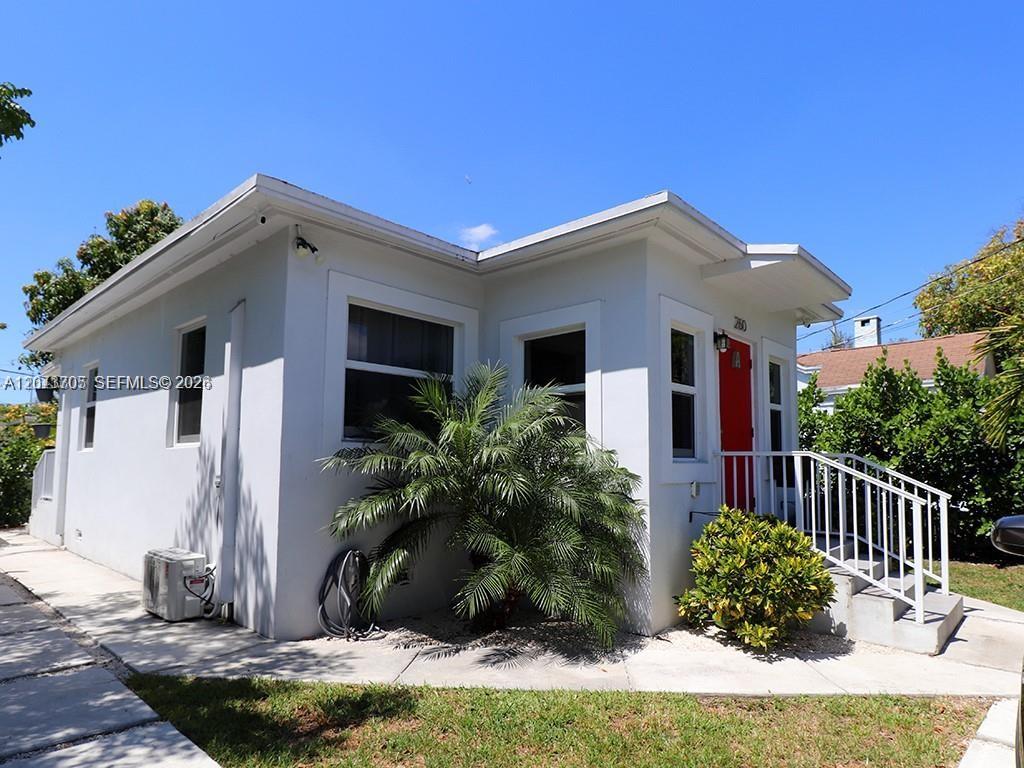 260 NW 40th St # A — Photo 2