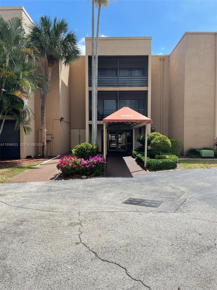 4000 N Hills Dr # 32, Hollywood FL 33021
