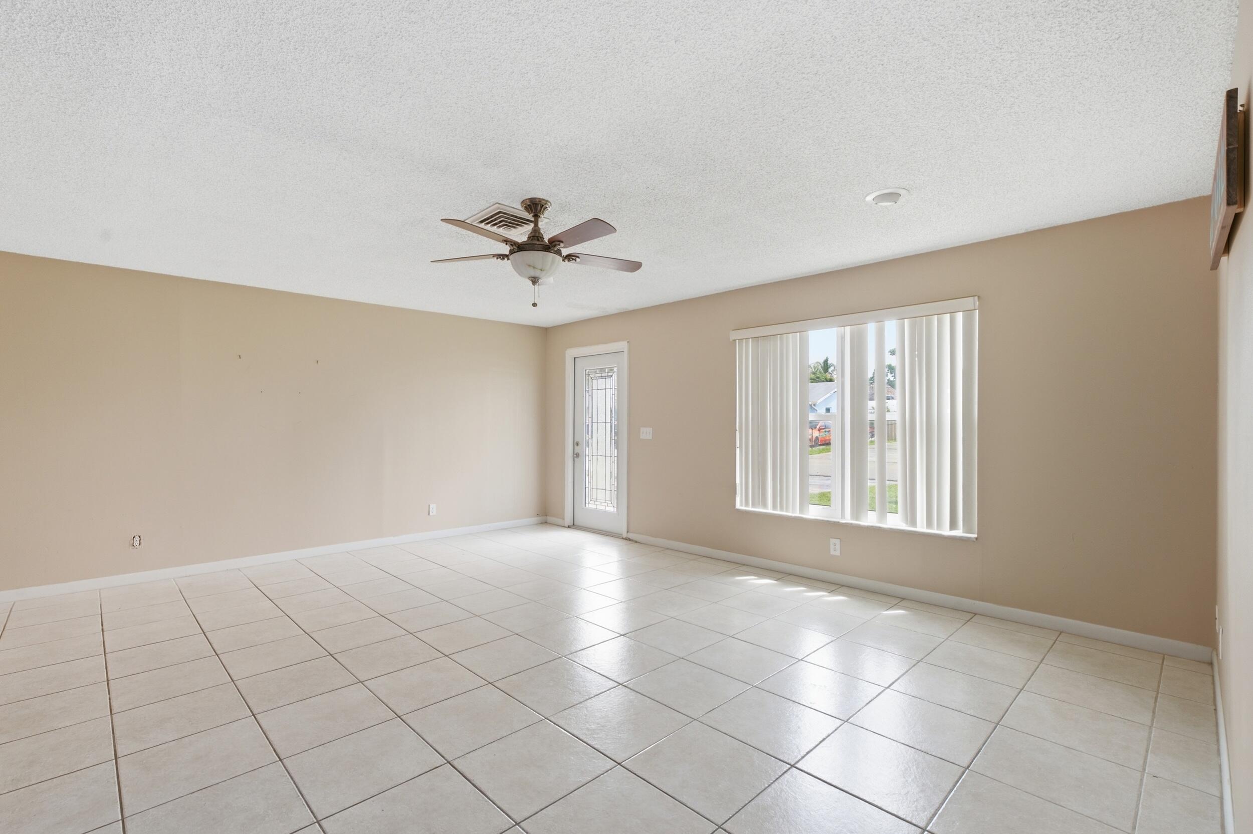 19074 SE FEARNLEY Drive — Photo 3