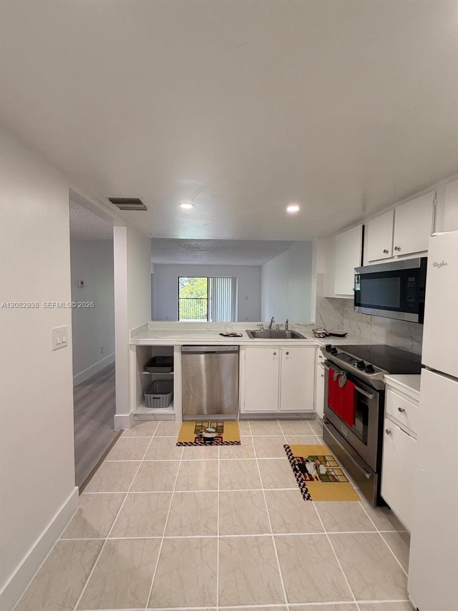 6575 W Oakland Park Blvd # 303 — Photo 2