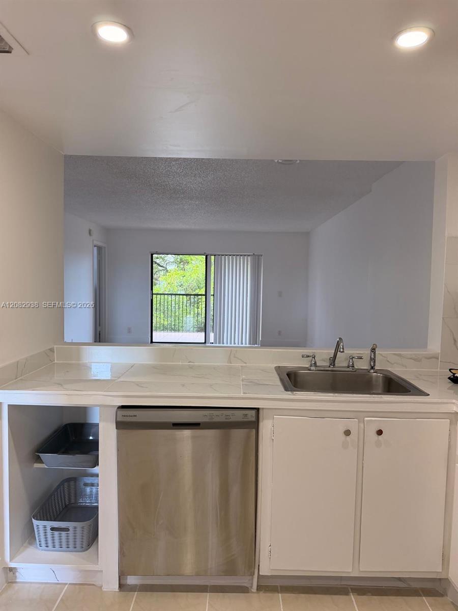 6575 W Oakland Park Blvd # 303 — Photo 3