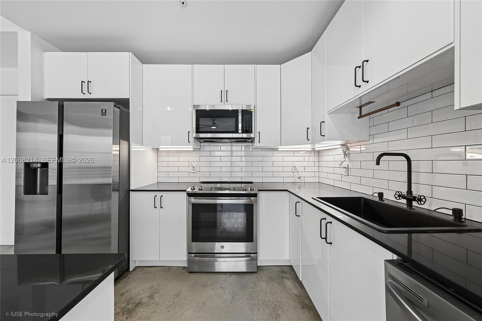 133 NE 2nd Ave # 1606 — Photo 2