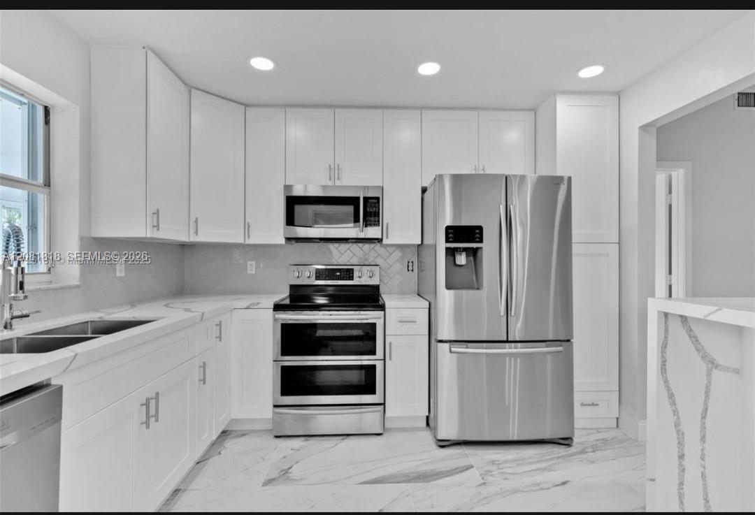 710 SE 22nd Ln — Photo 5