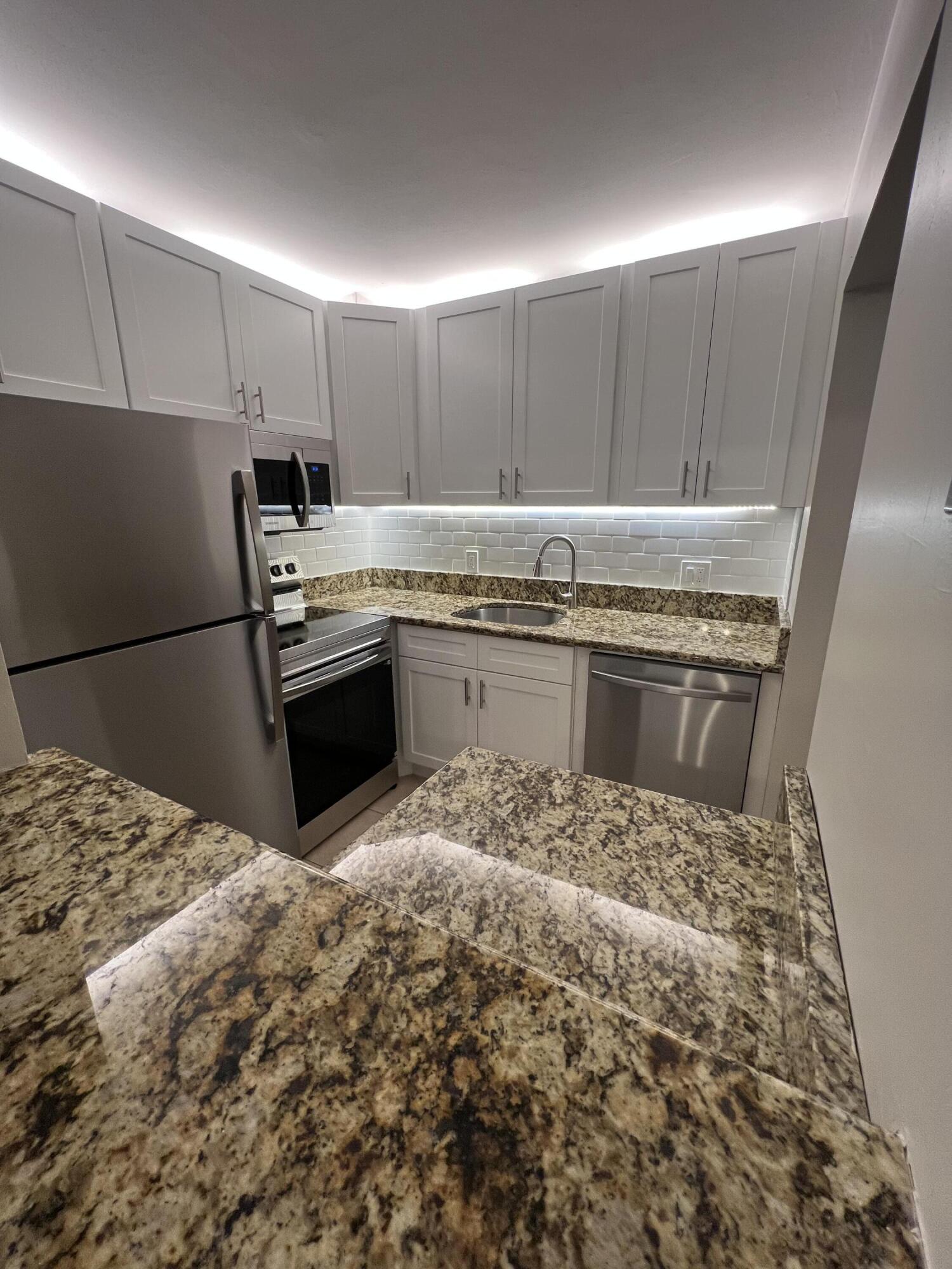 31 WESTBURY B Circle # 31, Deerfield Beach FL 33442