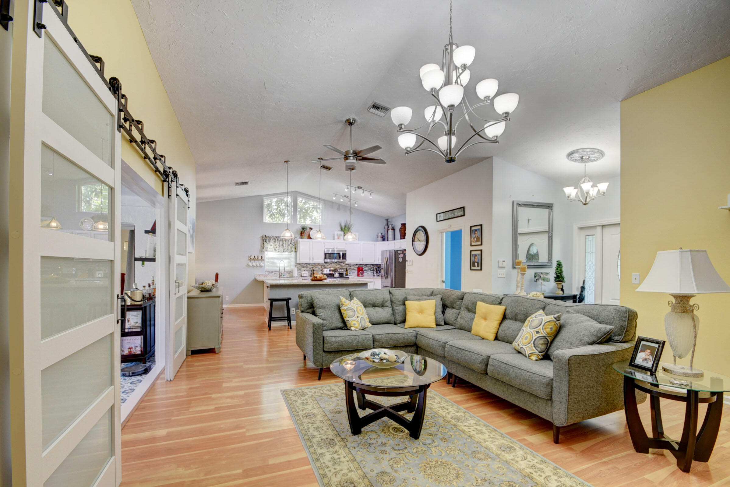 1098 Primrose Lane — Photo 4