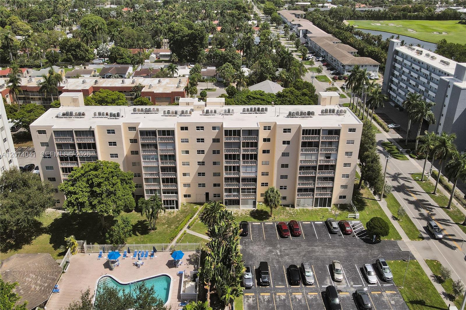 1001 NE 14th Ave # 402, Hallandale Beach FL 33009