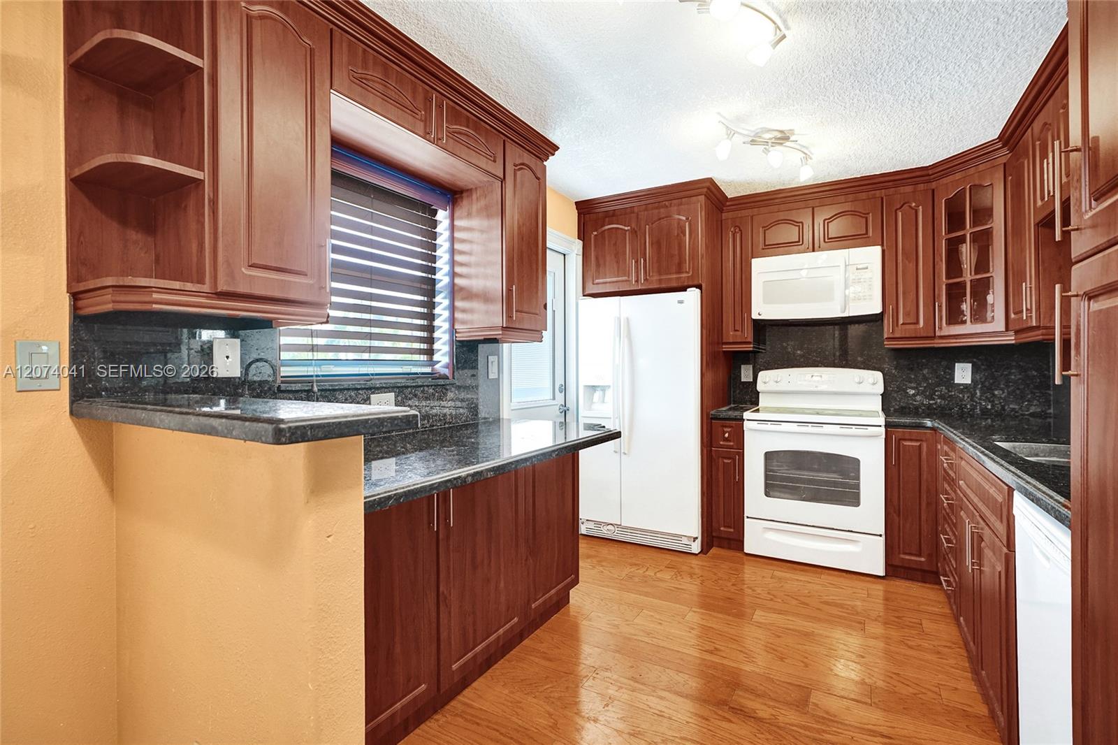 1001 NE 14th Ave # 402 — Photo 4