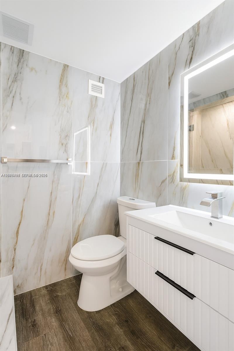5601 Collins Ave # 1409 View 11