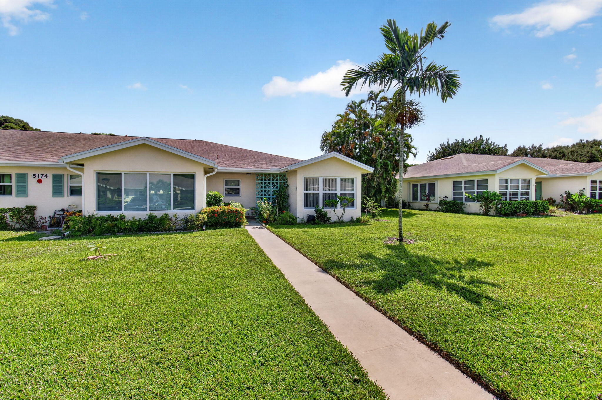 5174 LAKEFRONT Boulevard # D — Photo 2
