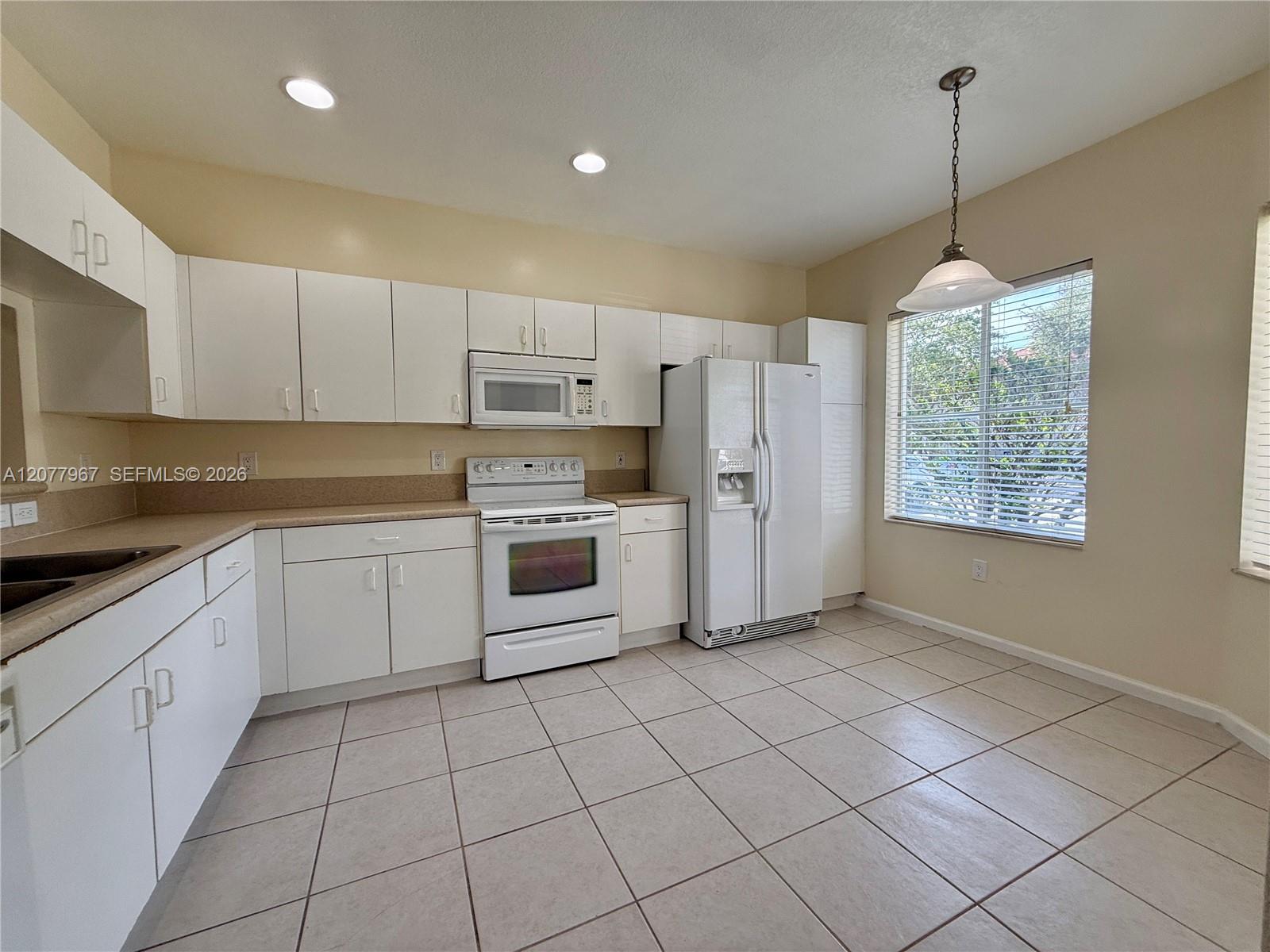 8219 SW 27th St # 102 — Photo 3