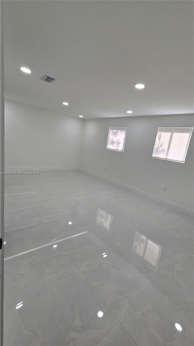 776 NW 10th St — Photo 5
