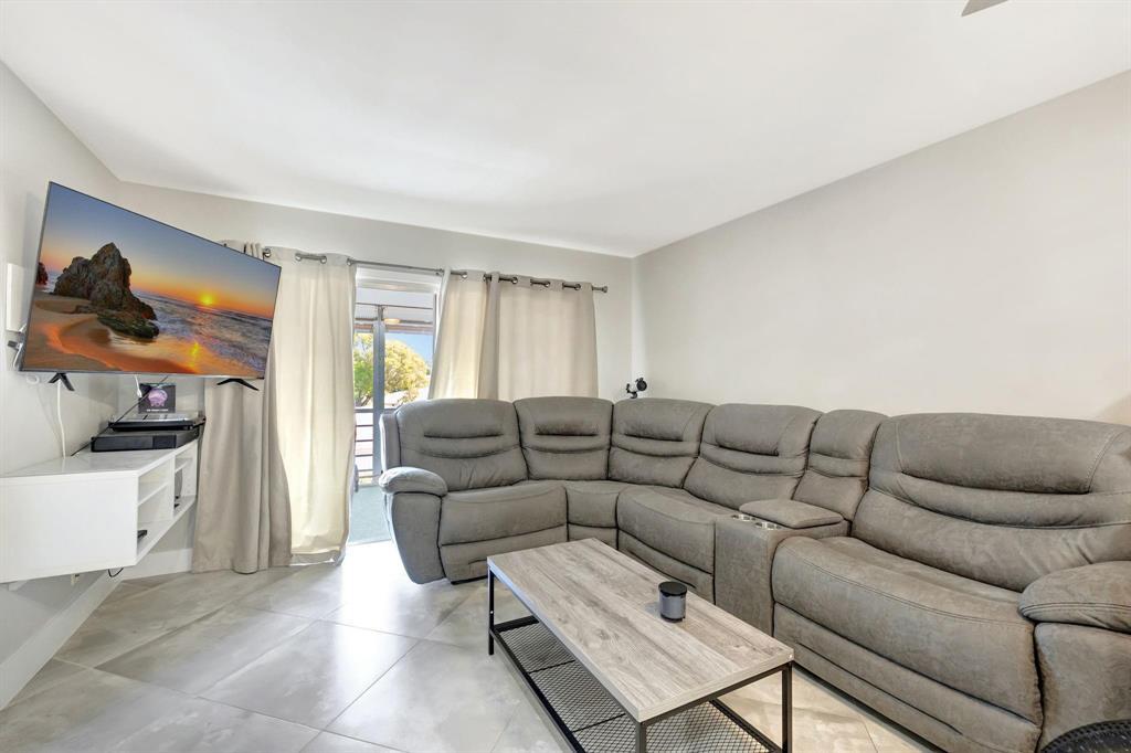 8605 W Sample Road # 311 — Photo 3