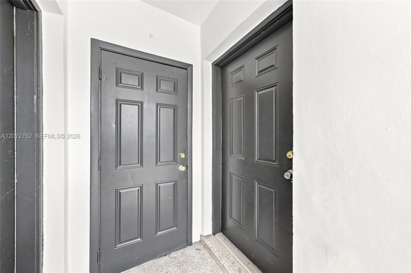 219 NW 10th Ave APT 4 — Photo 2