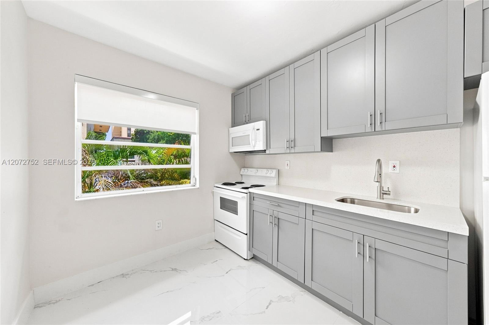 219 NW 10th Ave APT 4 — Photo 4