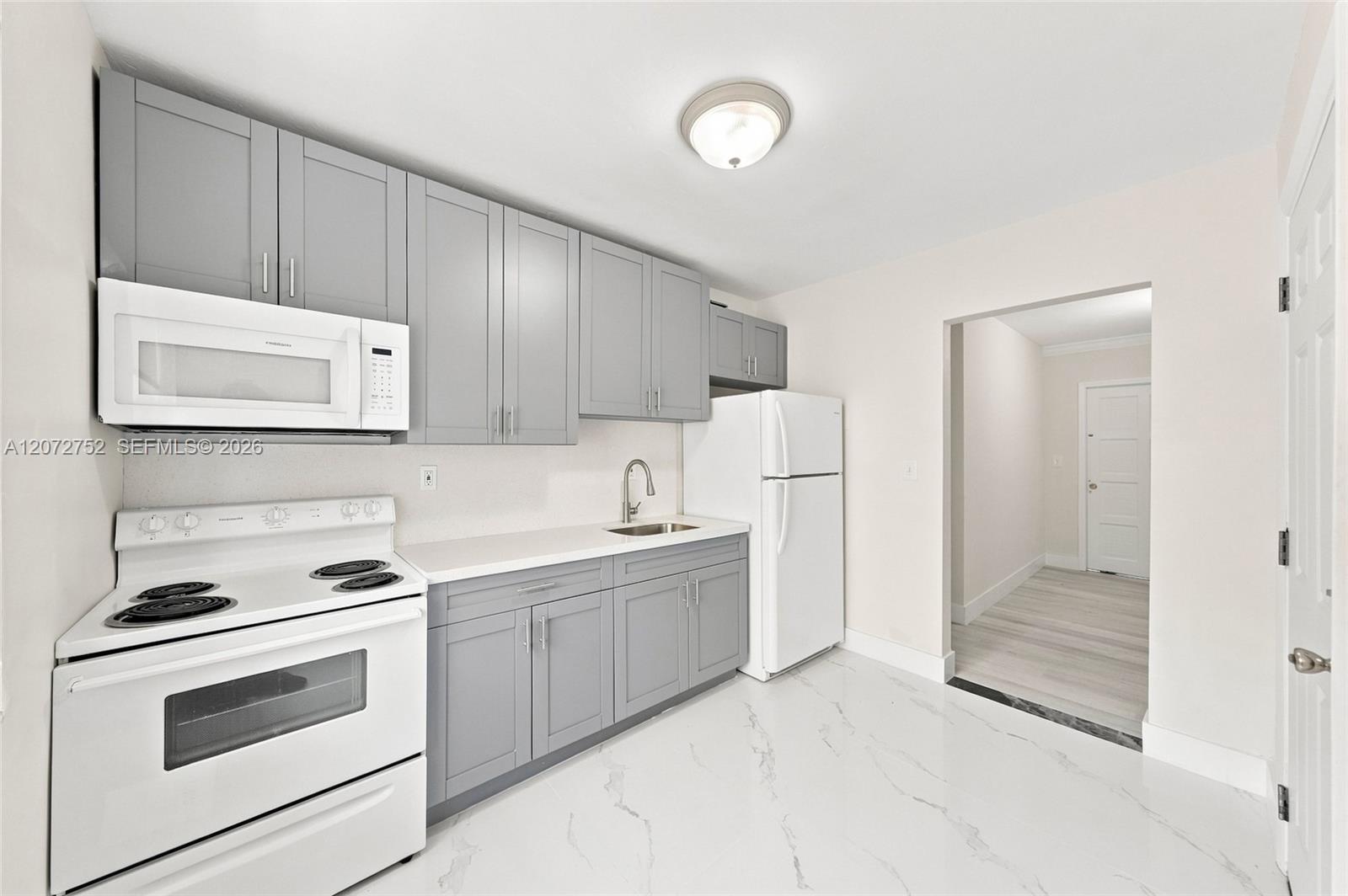 219 NW 10th Ave APT 4 — Photo 5