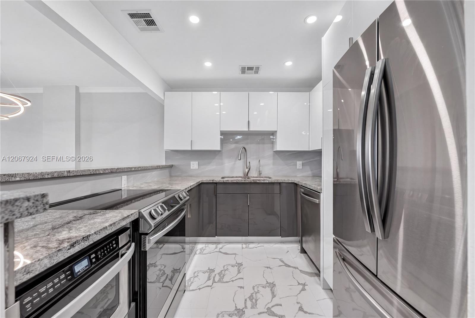 3800 S Ocean Dr # 802 — Photo 2