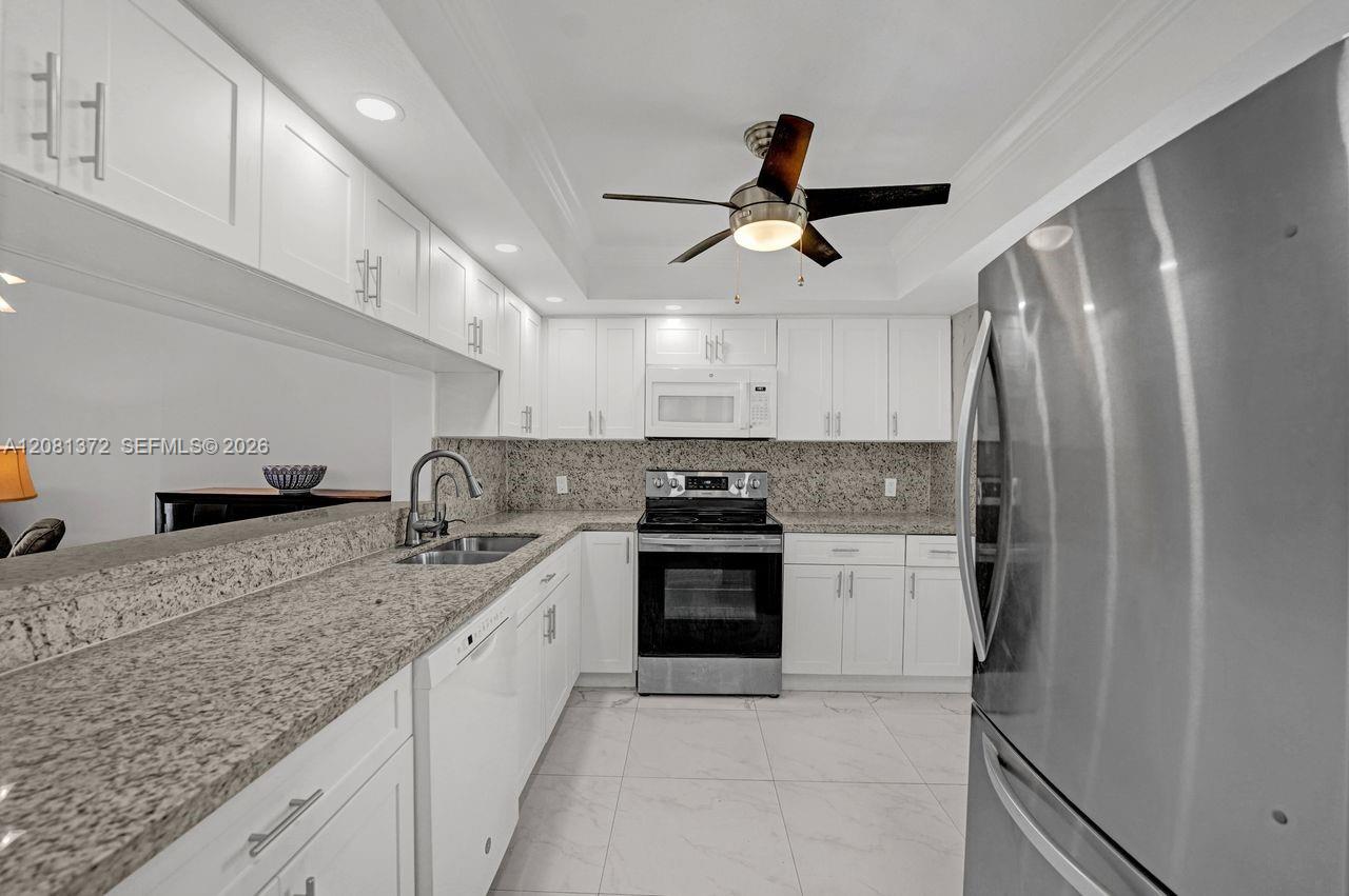 170 SE 5th Ave # 405 — Photo 3