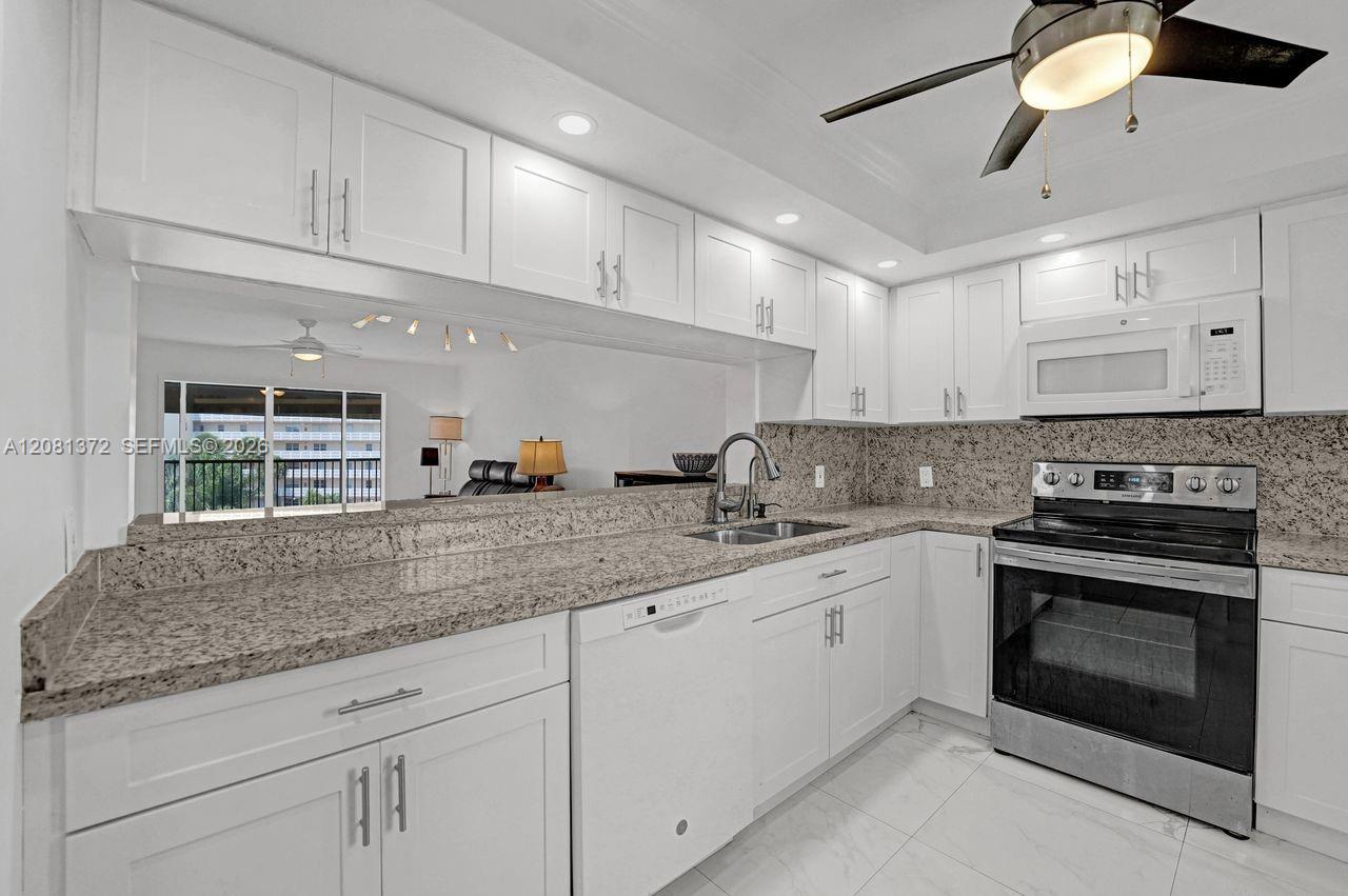 170 SE 5th Ave # 405 — Photo 4