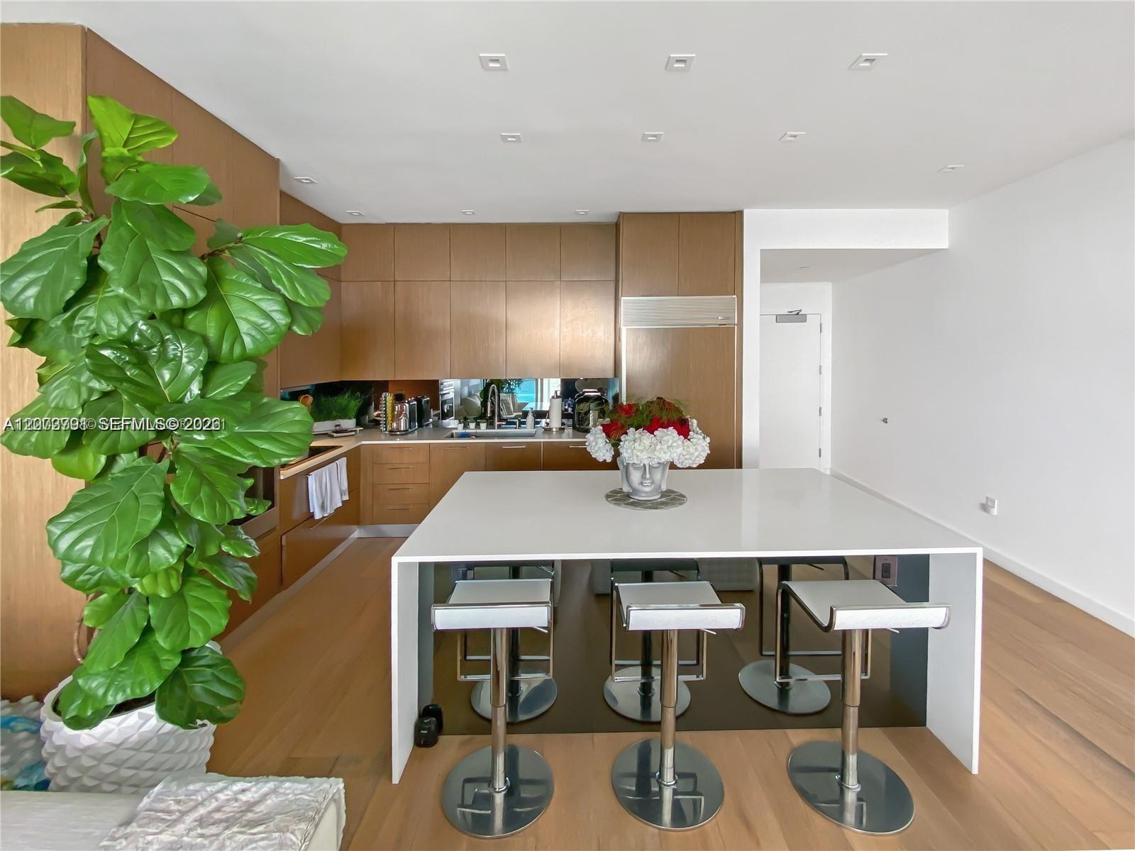 2020 N Bayshore Dr # 1606 — Photo 5