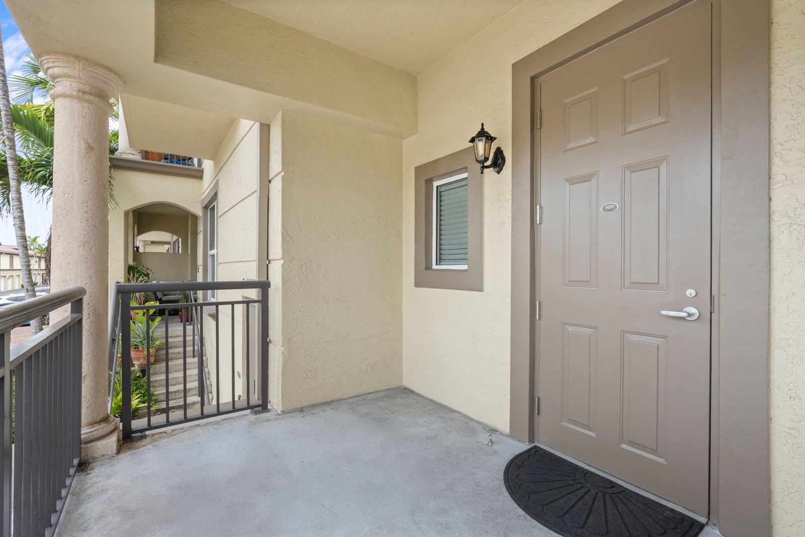 3-web-or-mls-2617 NE 14th Ave 109, Wilto