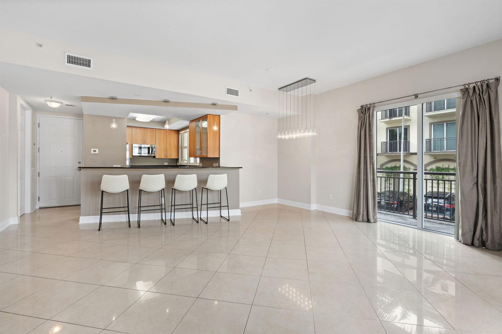 6-web-or-mls-2617 NE 14th Ave 109, Wilto