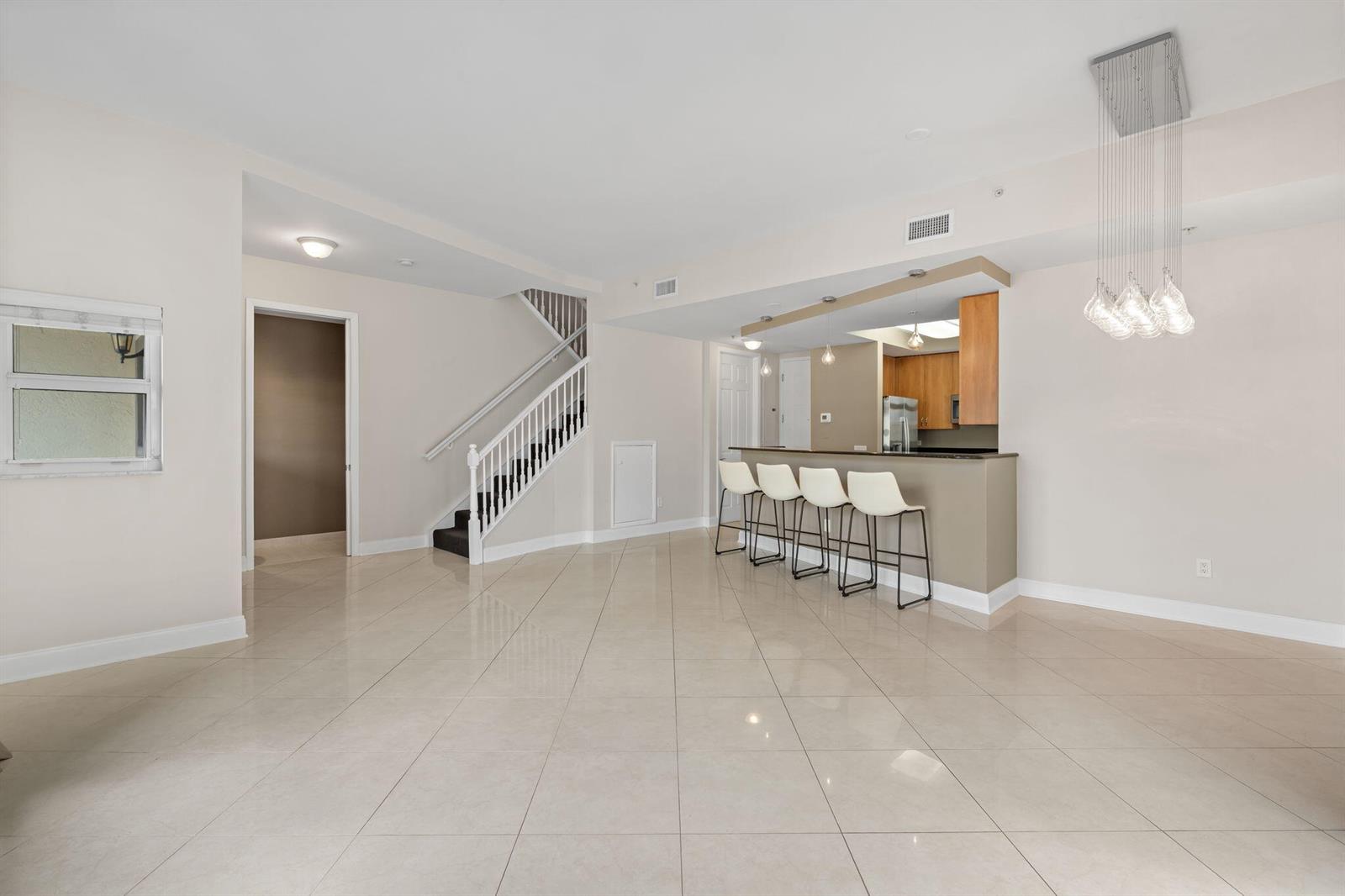 7-web-or-mls-2617 NE 14th Ave 109, Wilto