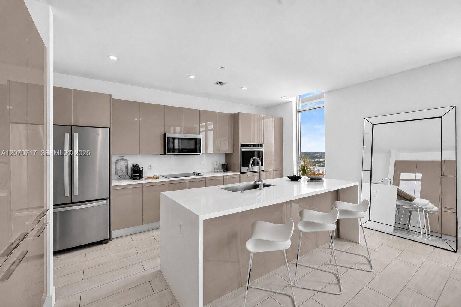 2000 Metropica Way — Photo 5