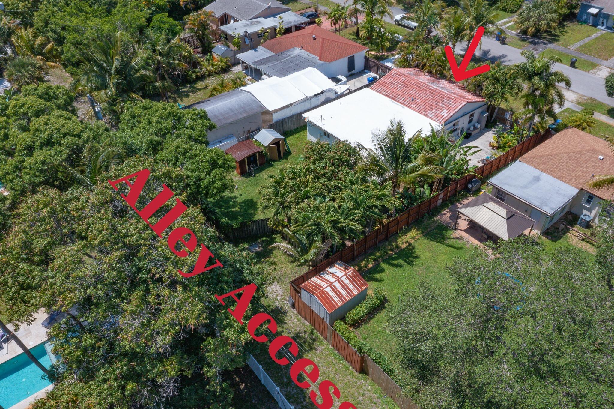 820 SW 18th Court — Photo 4