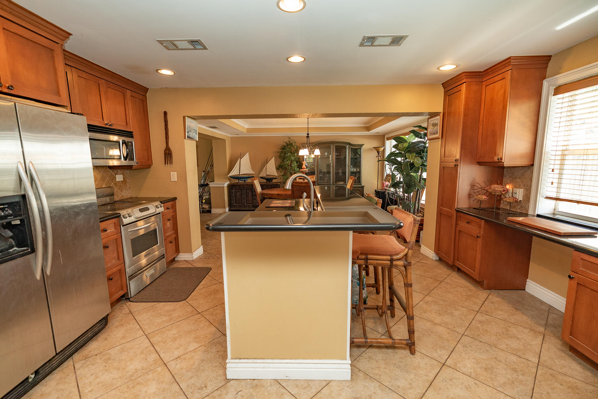 820 SW 18th Court — Photo 5