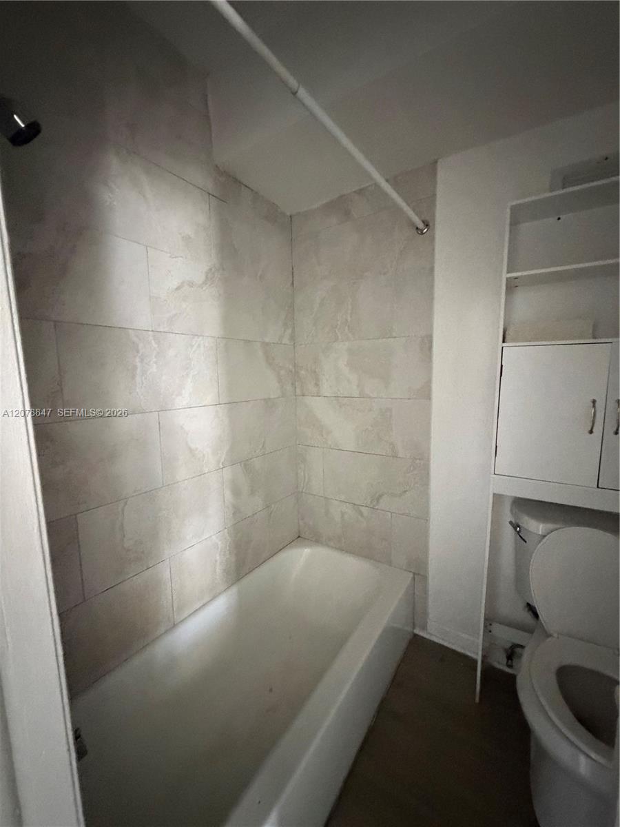 1560 SW 5th St # 5 — Photo 4