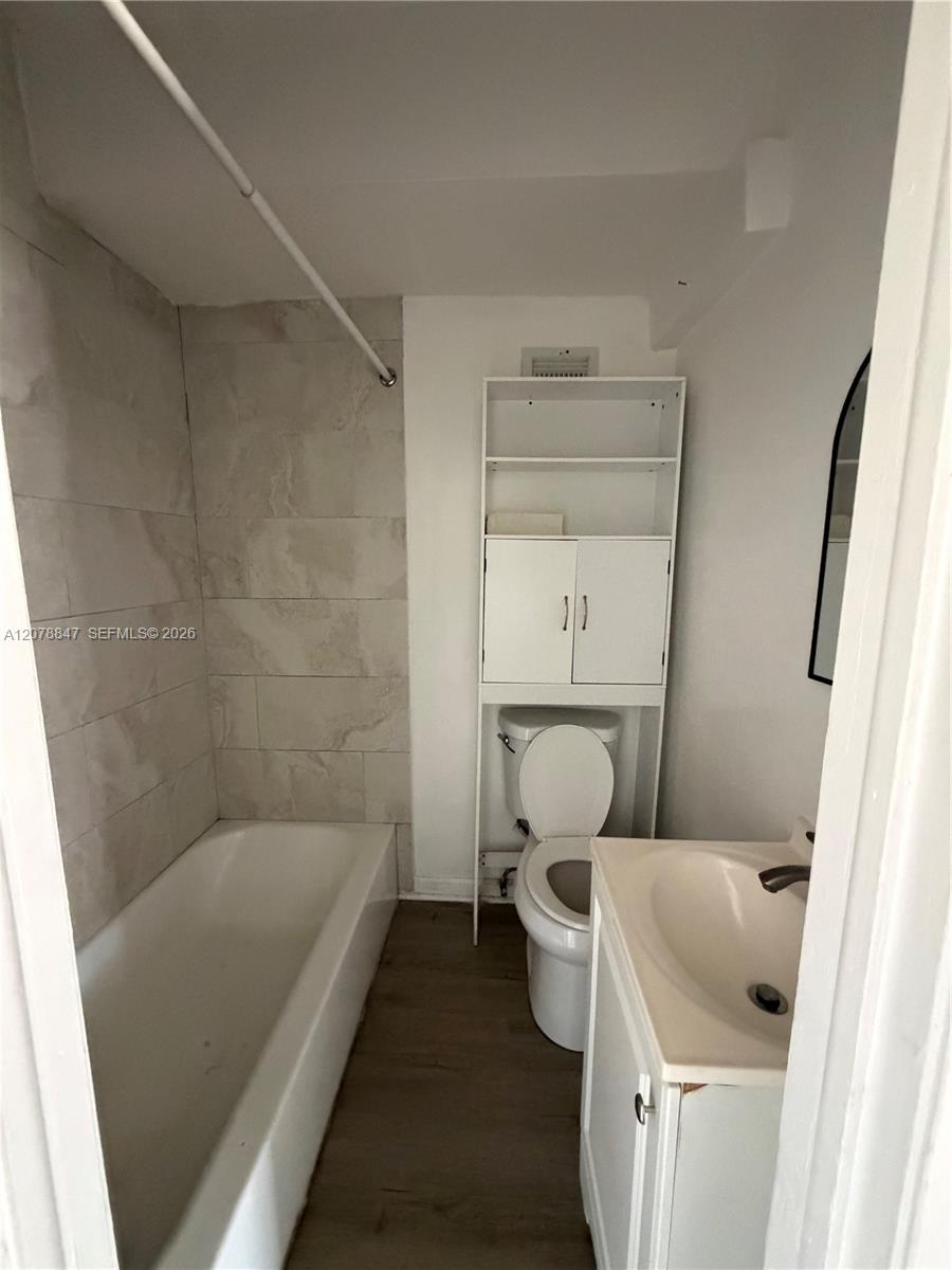 1560 SW 5th St # 5 — Photo 5