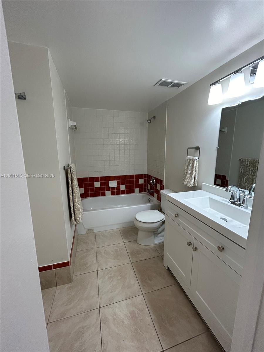 9733 Westview Dr # 1321 — Photo 4