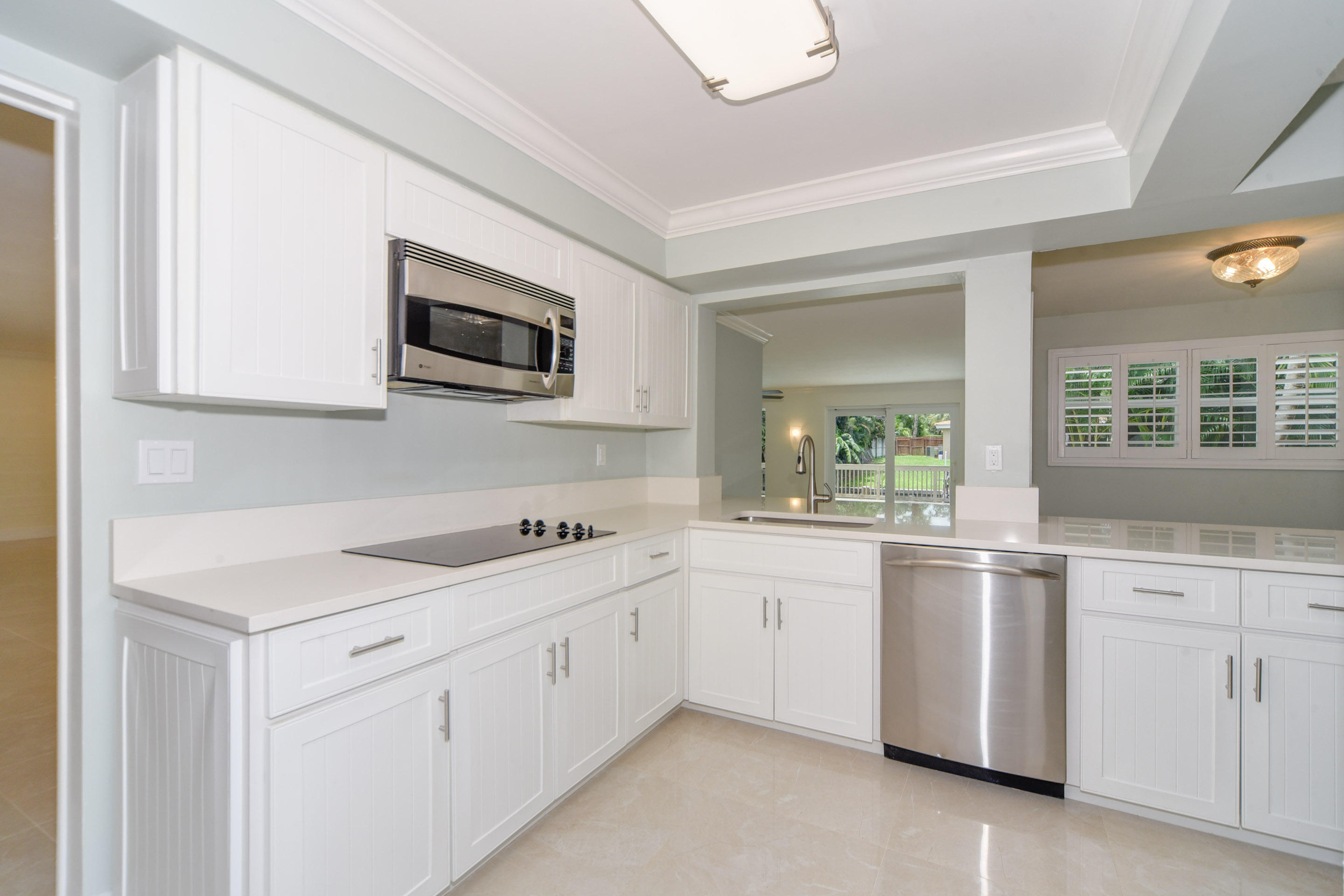 709 W Royal Palm Road — Photo 3