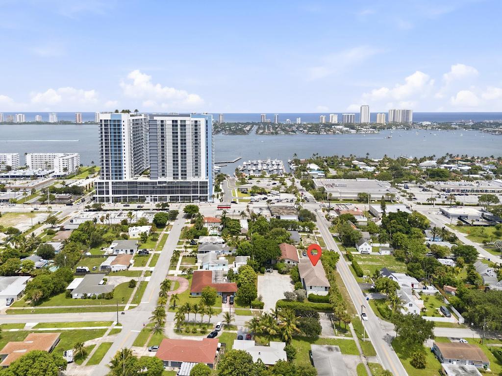 105 2nd Street # 3, Lake Park FL 33403