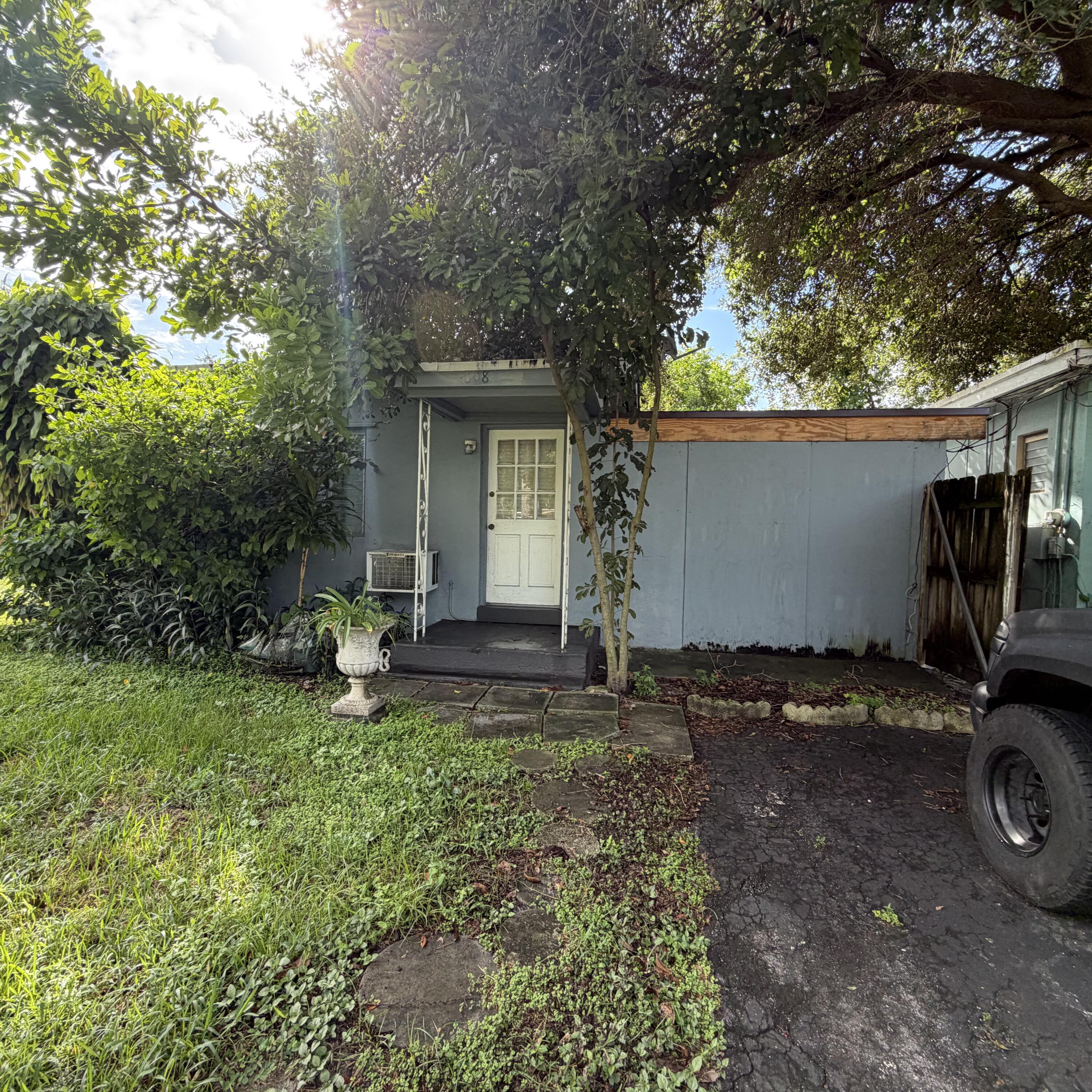 606 COLUMBUS Parkway — Photo 3