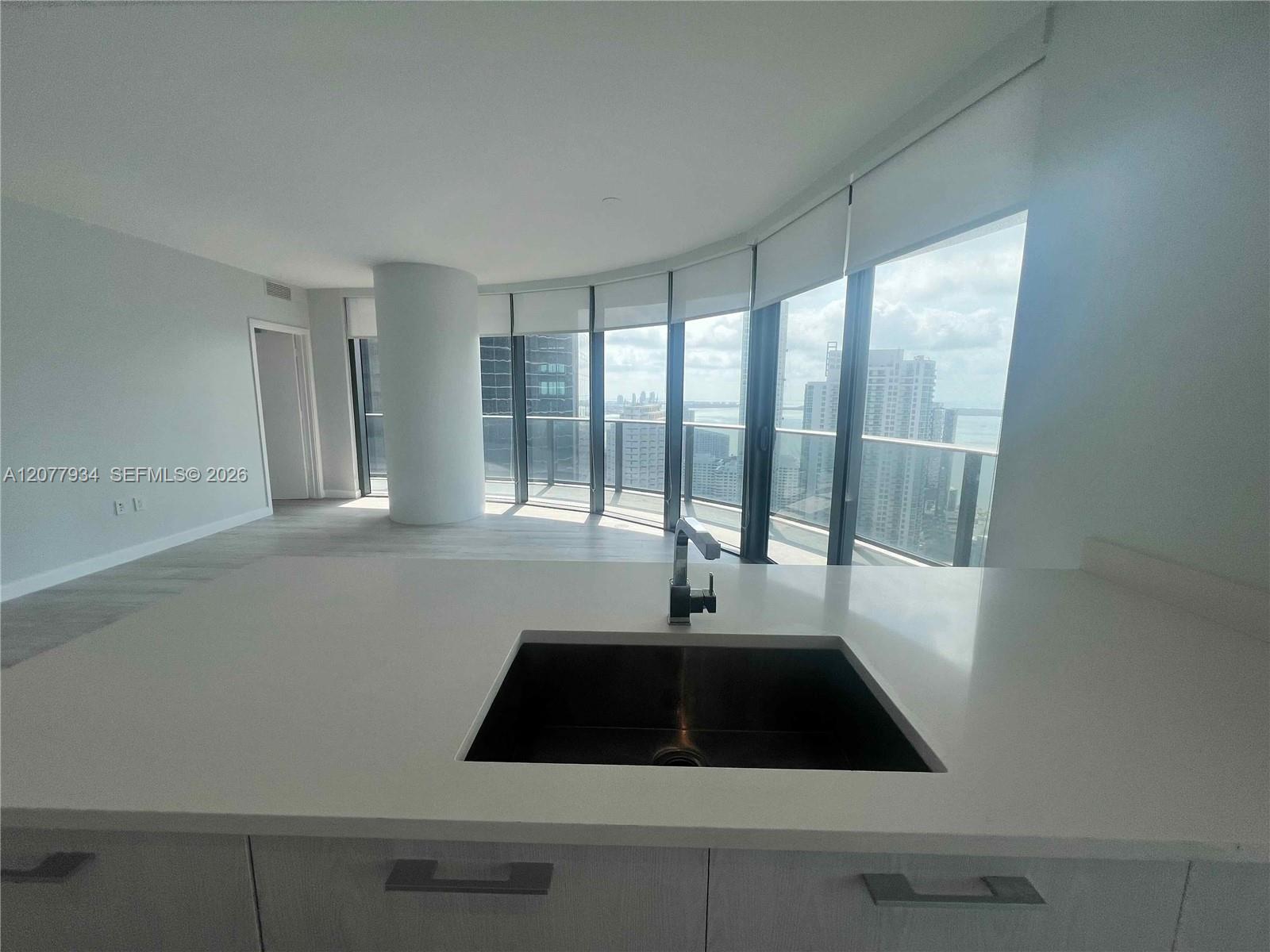 45 SW 9th St # 3703 — Photo 2