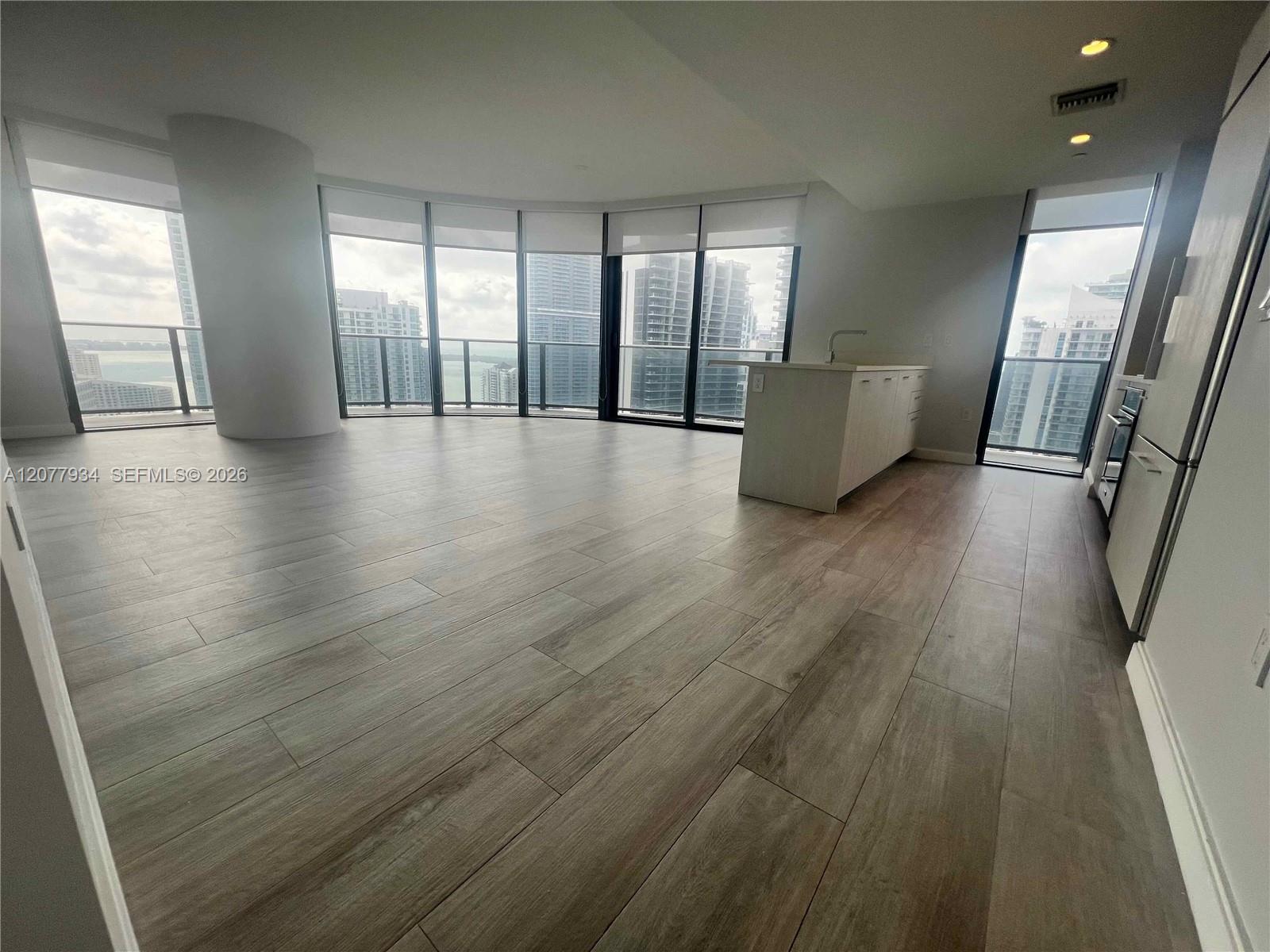 45 SW 9th St # 3703 — Photo 3