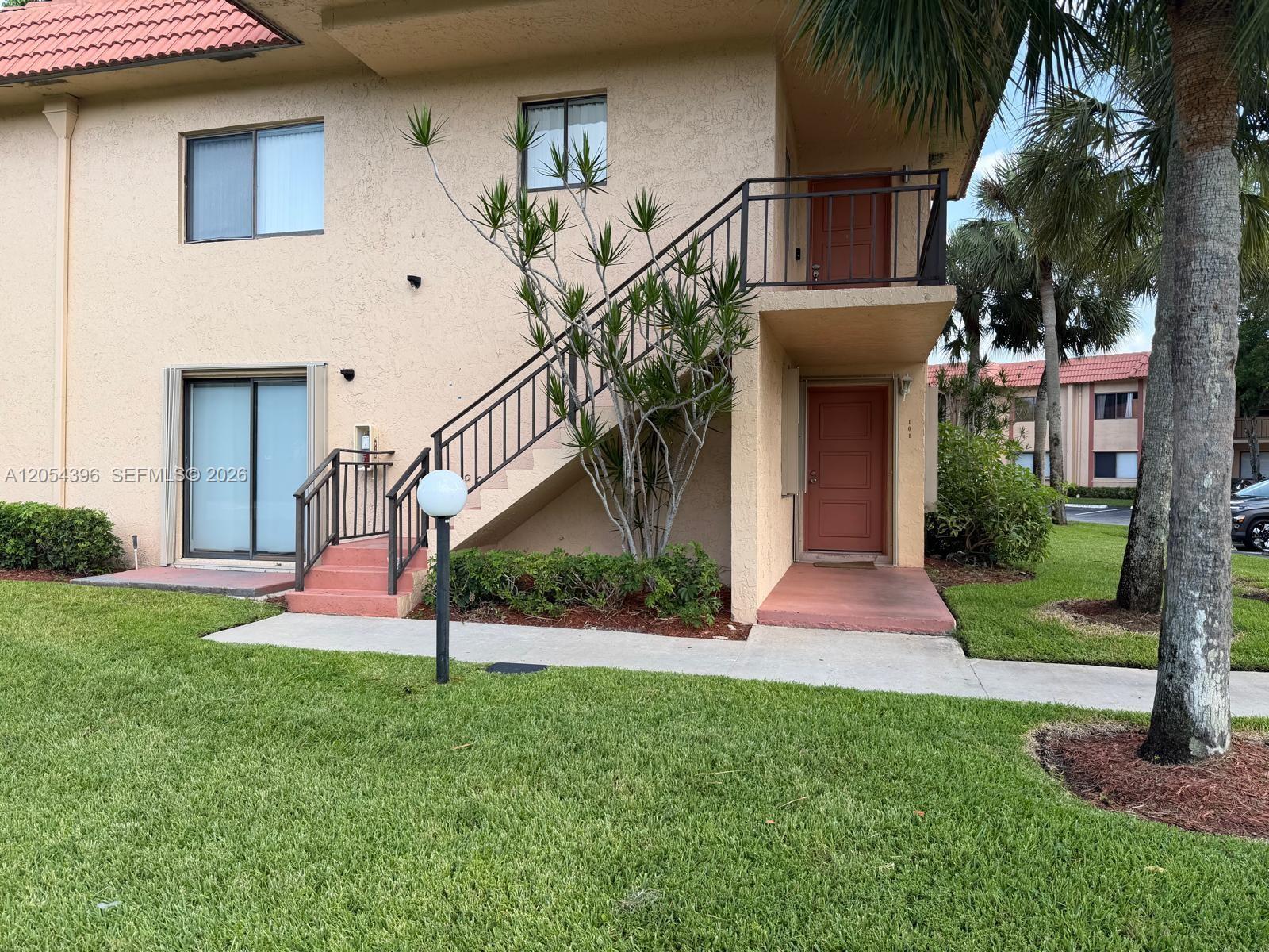 178 Lakeview Dr # 101, Weston FL 33326
