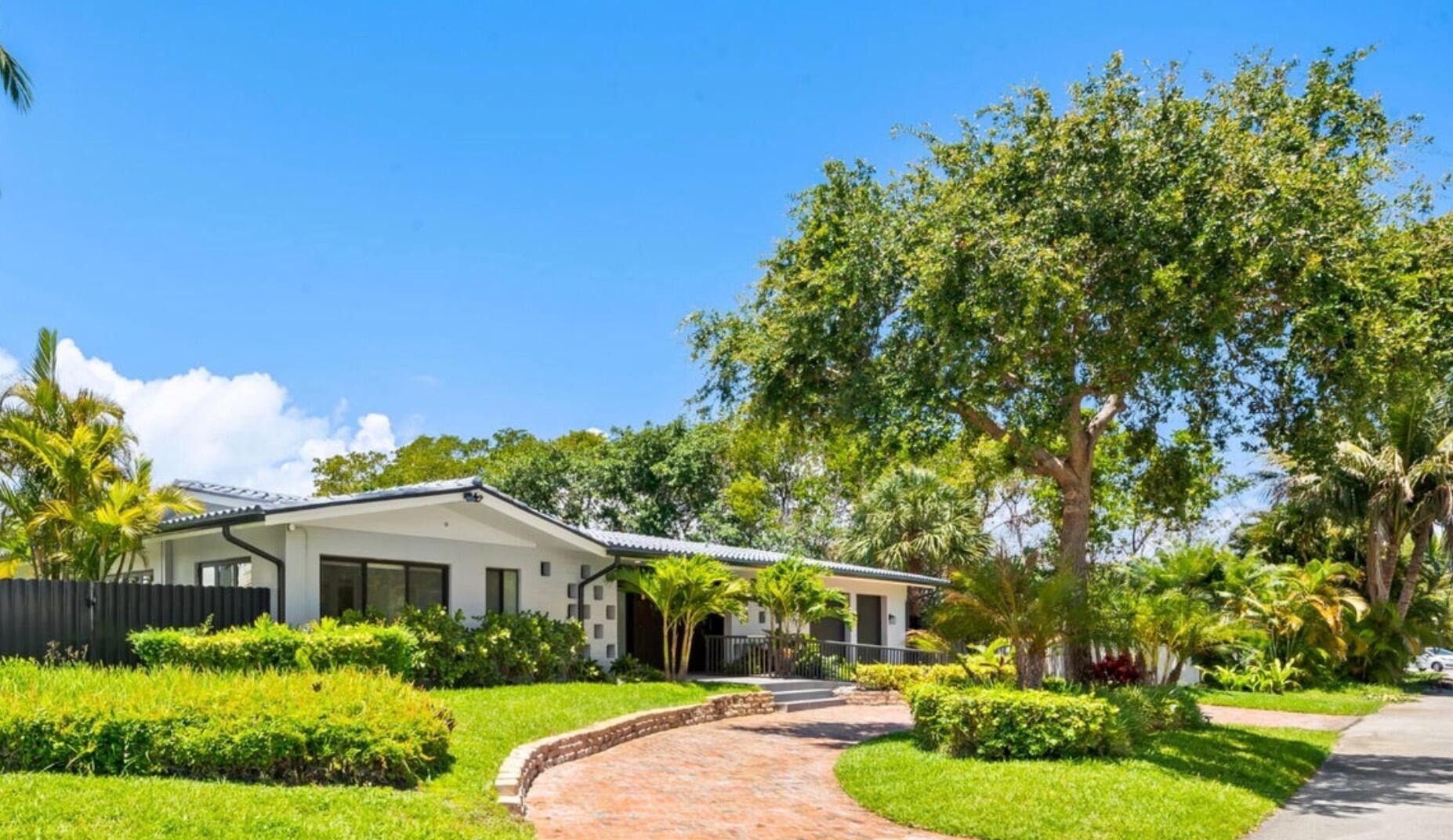 2811 NE 53rd Court, Lighthouse Point FL 33064