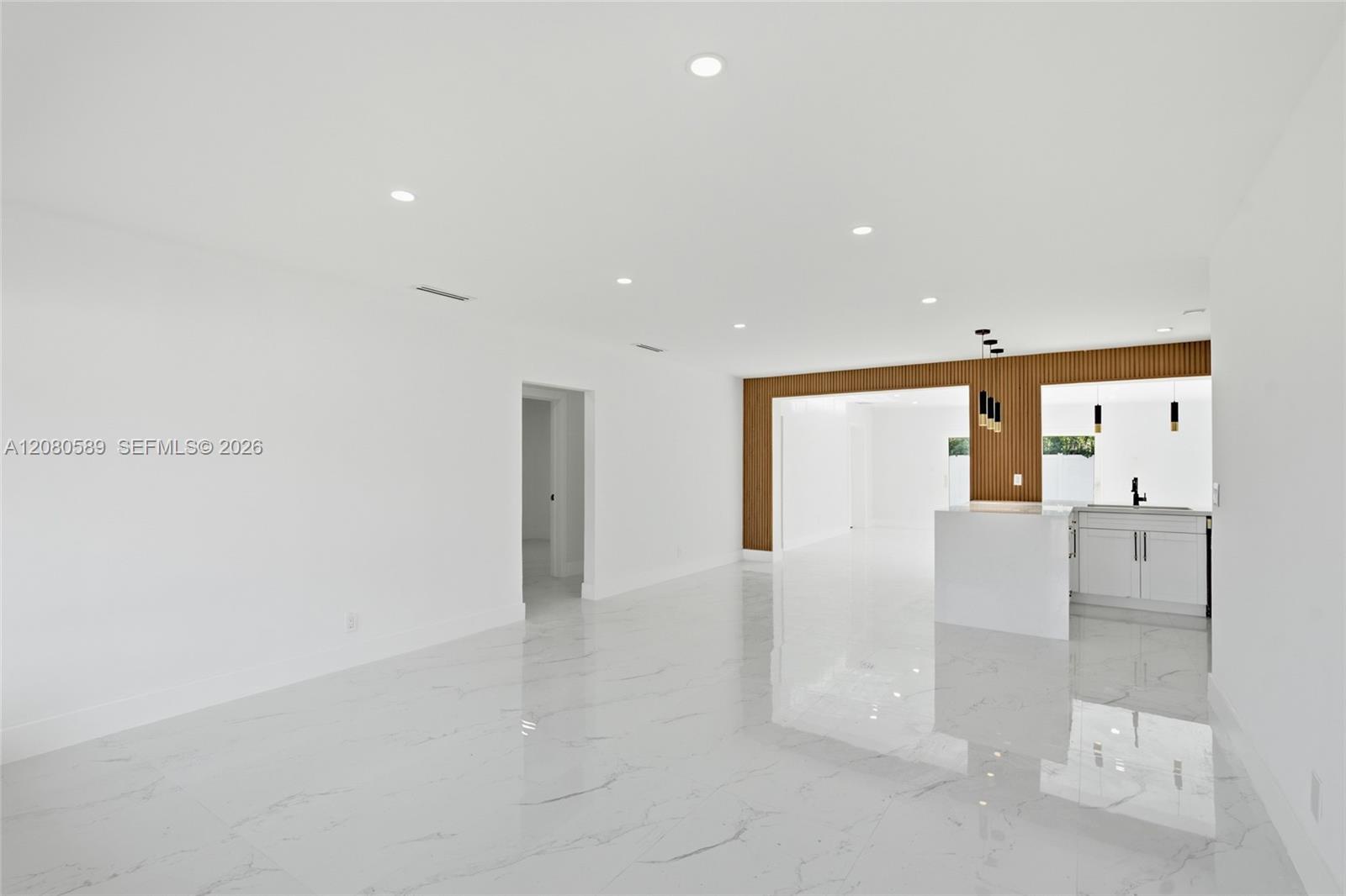 824 NW 29th Ct — Photo 4