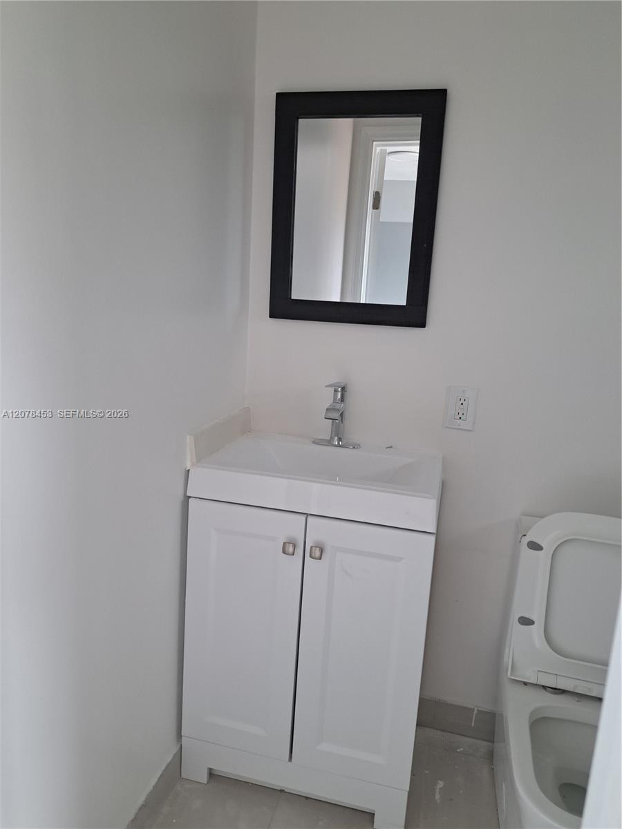 2421 SW 93rd Ct # 1 — Photo 3