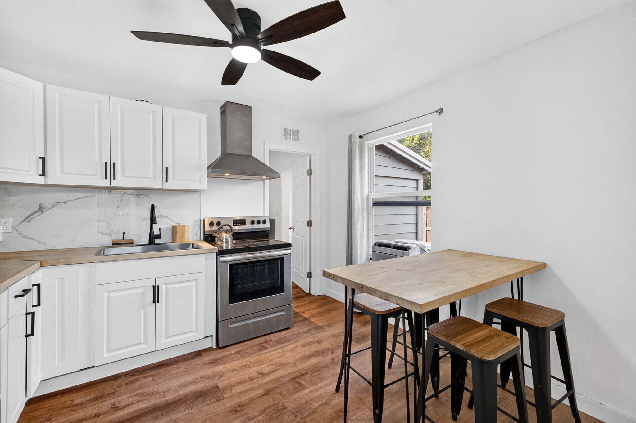 2702 NE 9TH Avenue # 1/2 — Photo 5