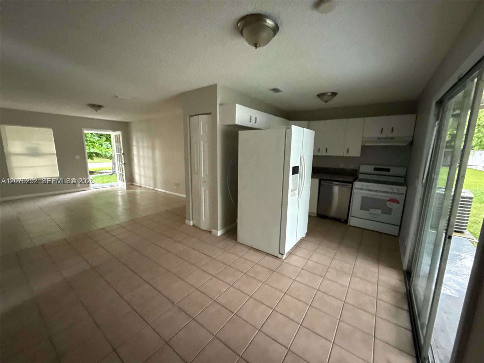 8220 SW 6th St — Photo 3