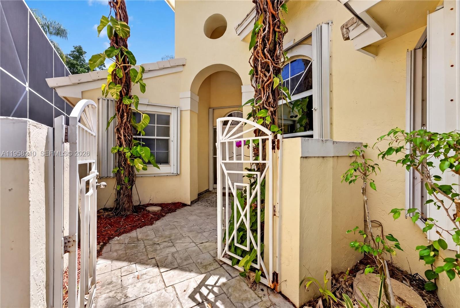 1251 E Wilshire Cir E — Photo 4