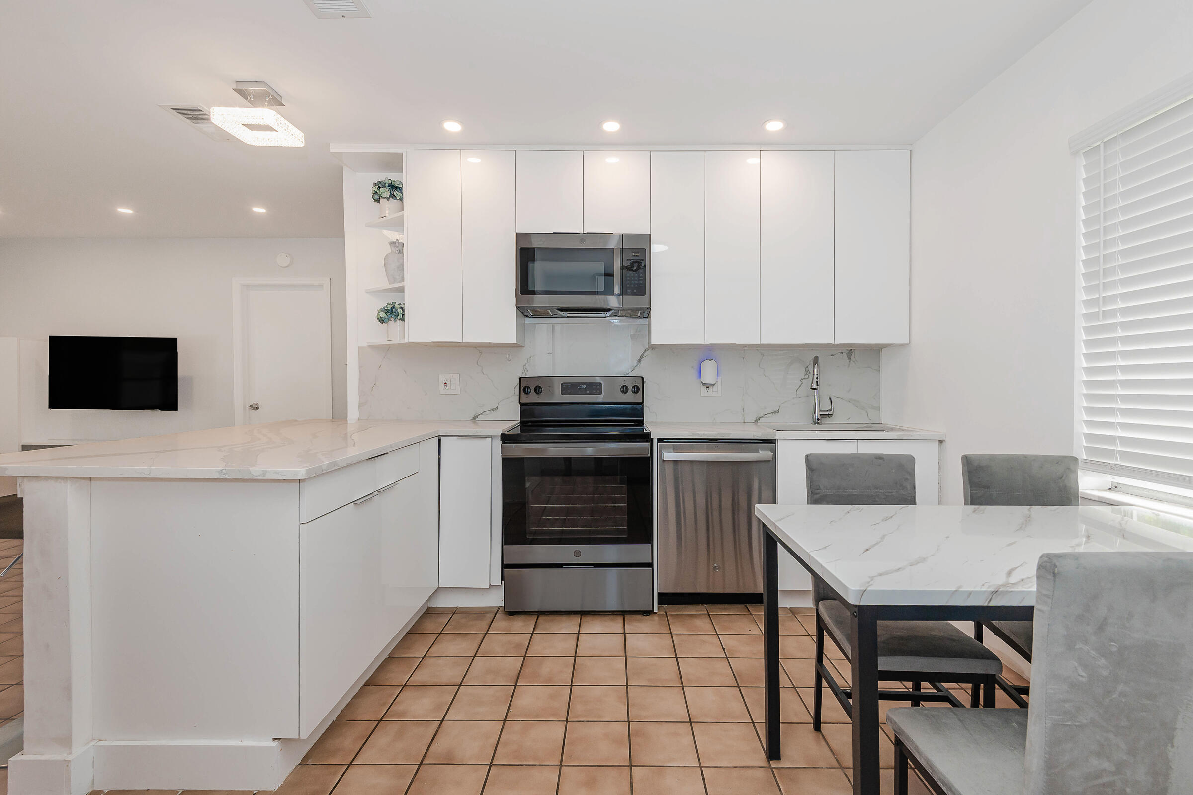 2275 SE 6th Street Unit 2 — Photo 2