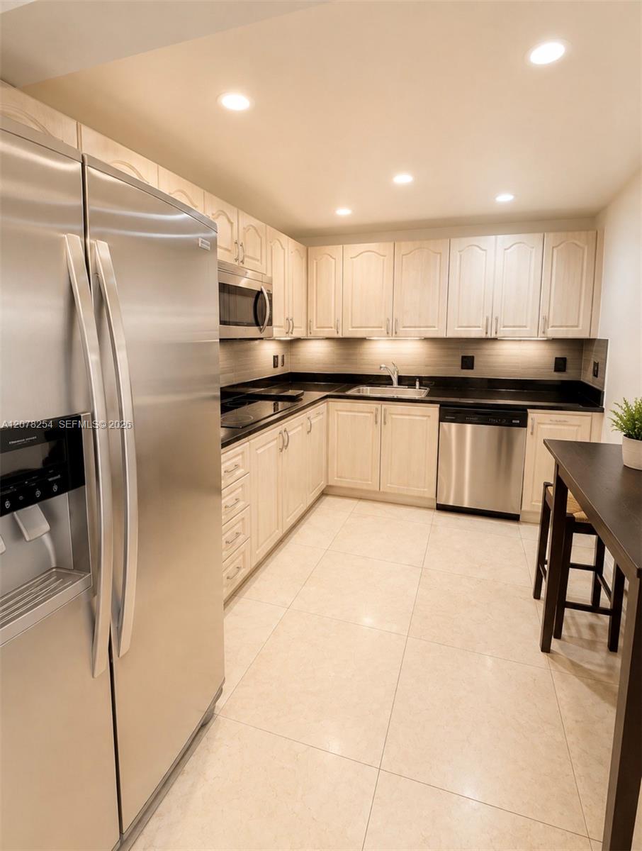 2500 Parkview Dr # 1207 — Photo 2