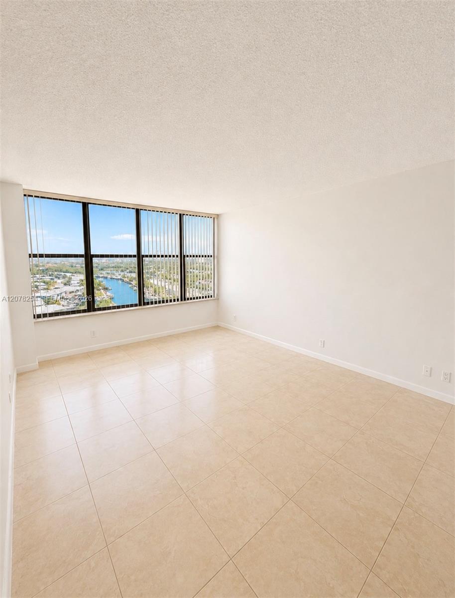 2500 Parkview Dr # 1207 — Photo 4